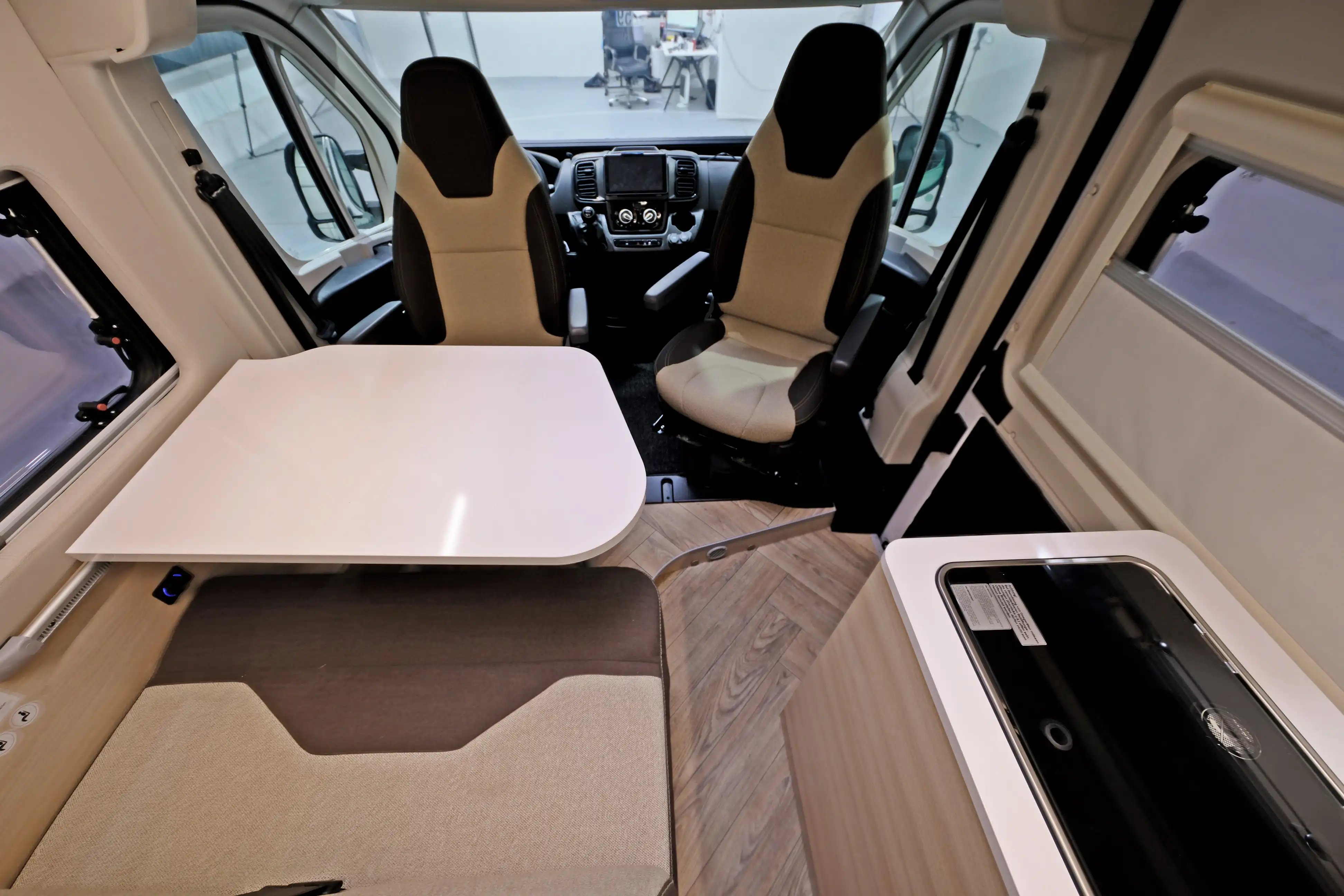 CHAUSSON V 594 FIRST-LINE